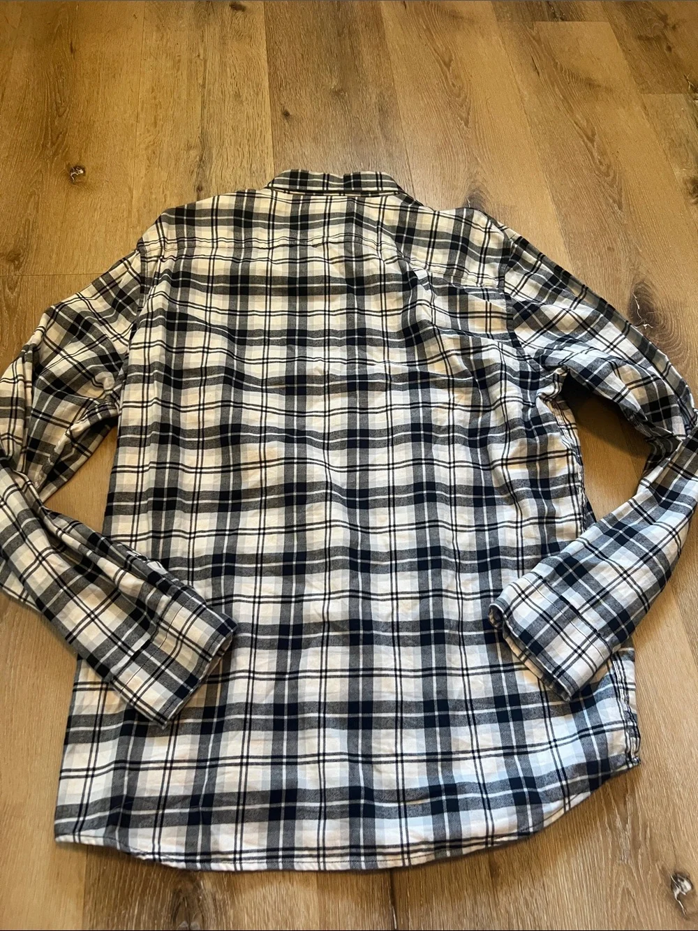 Banana Republic Ultra Soft Flannel Men's Black and White Plaid Button-Up Shirt L